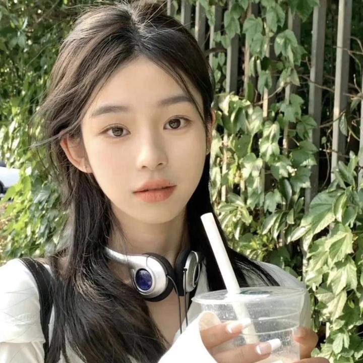 微笑的苹吉